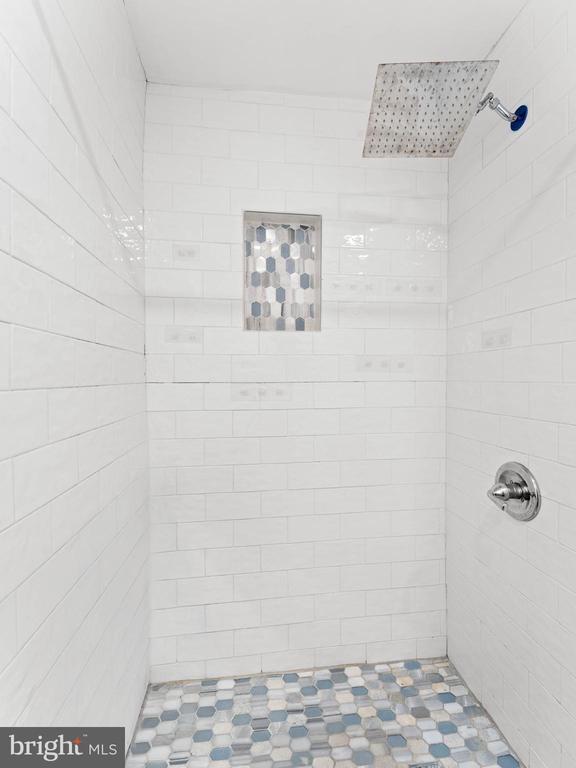 Building Photo - 2443 Nicholas St