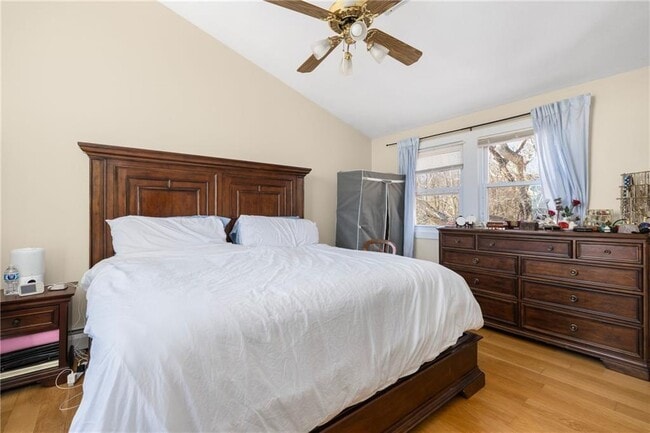 Building Photo - 1059 E Shore Rd