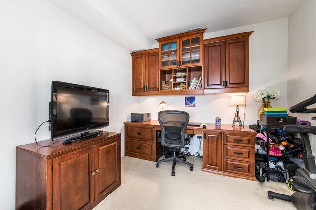 Building Photo - 120 N Northwest Hwy