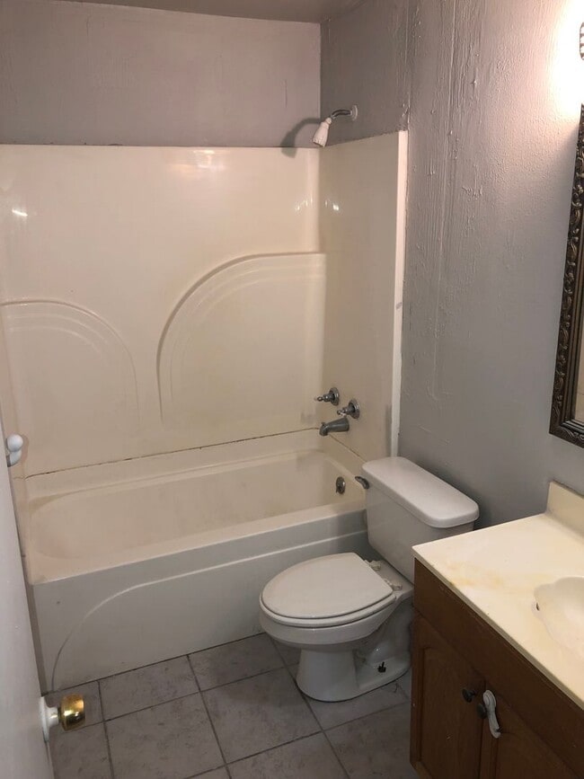 Building Photo - Southern Hills!