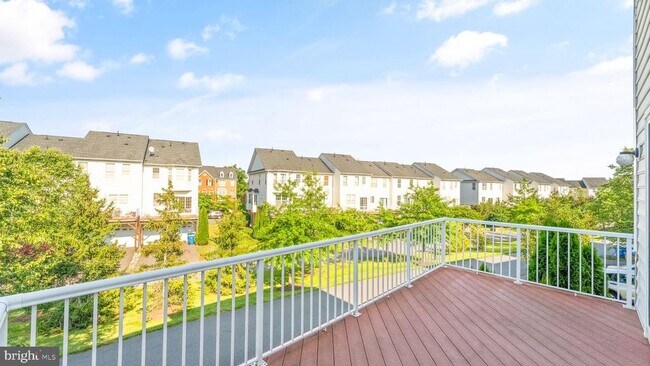 Building Photo - 23100 Dunlop Heights Terrace