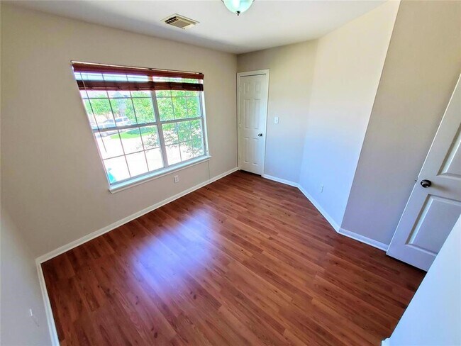 Building Photo - 6007 Shelbourne Park Ln