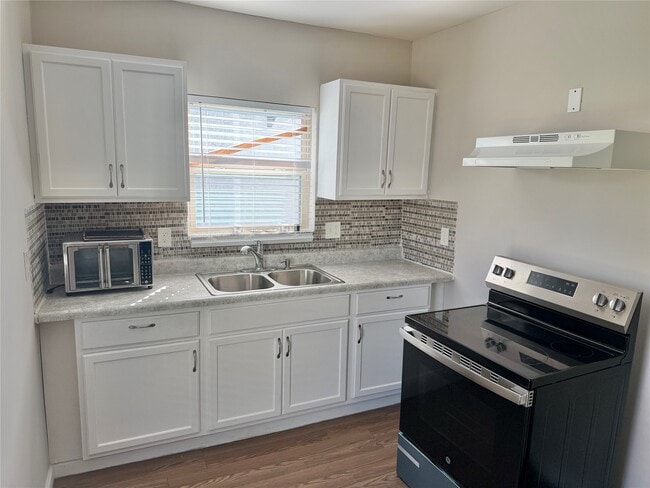 Building Photo - 3231 Holman St