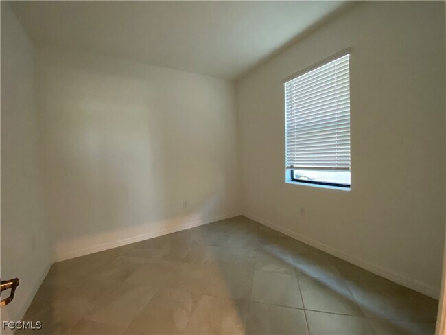 Building Photo - 14857 Portico Blvd