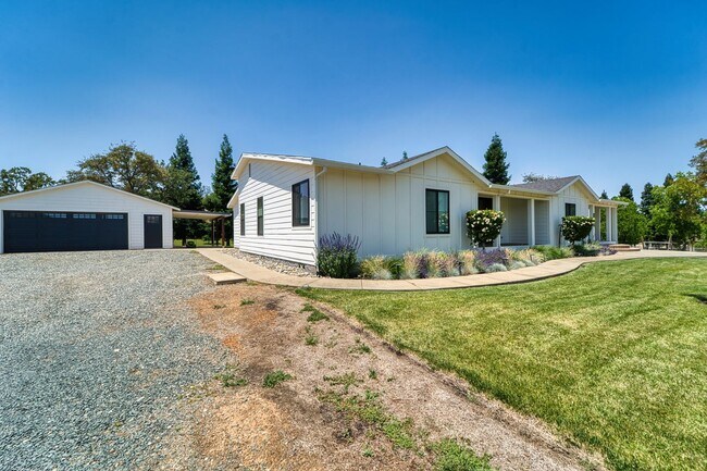 Building Photo - Escape to the Country – Beautiful 3 Bed, 2...