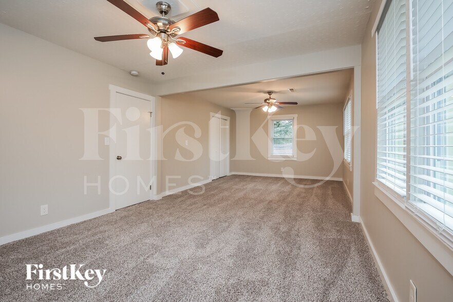 Building Photo - 4715 Glenn St