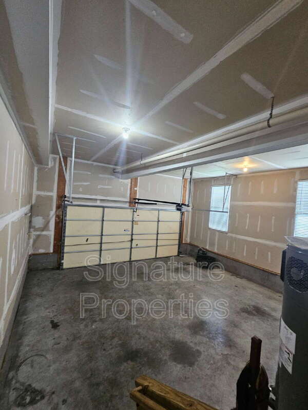 Building Photo - 5600 Barnsley Pl