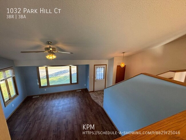 Building Photo - 3 BED | 2.5 BATH | DOUBLE GARAGE | TRI-LEV...