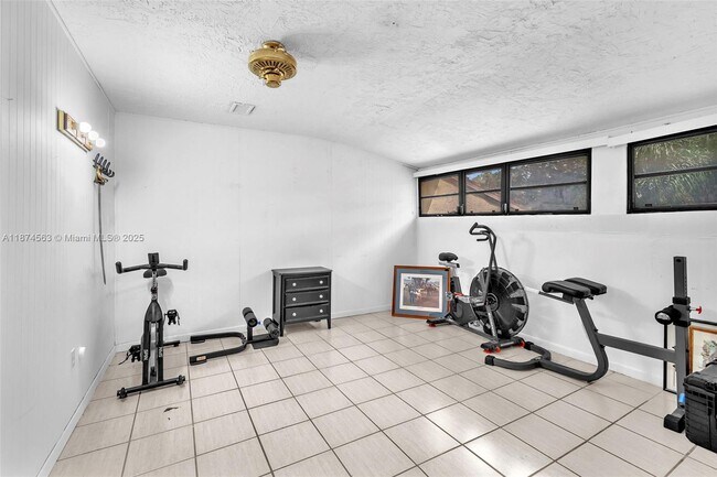 Building Photo - 3825 Estepona Ave