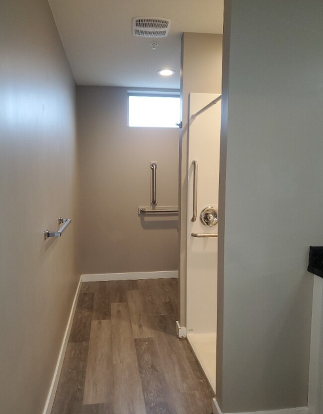 Building Photo - One Bedroom (Modified - ADA) near WWU Avai...