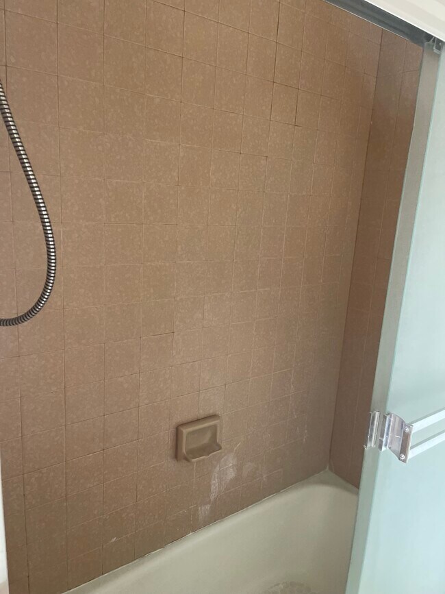 Building Photo - 817 Lake Ave