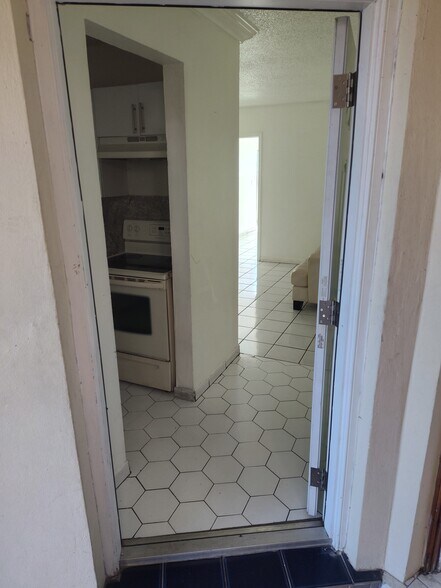 Building Photo - 1605 NE 185th St