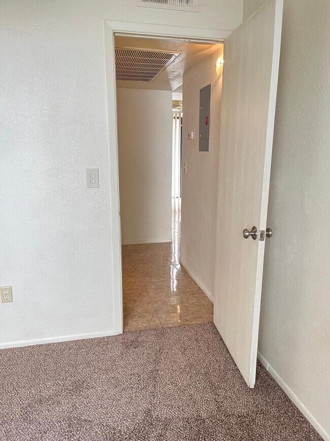 Building Photo - 3119 W Cochise Dr