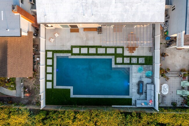 Building Photo - Costa Mesa, Panoramic Views, Pool - Fully ...