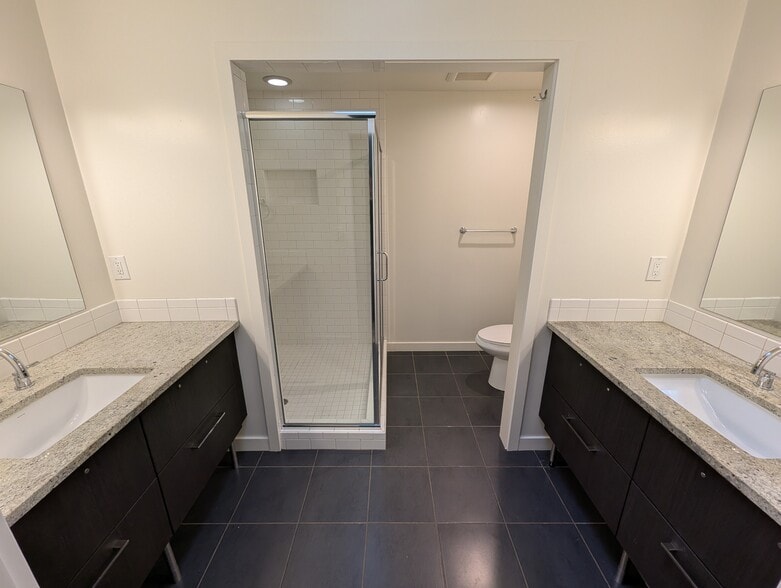 Primary bath with dual sinks and higher shower - 14105 104th Pl NE