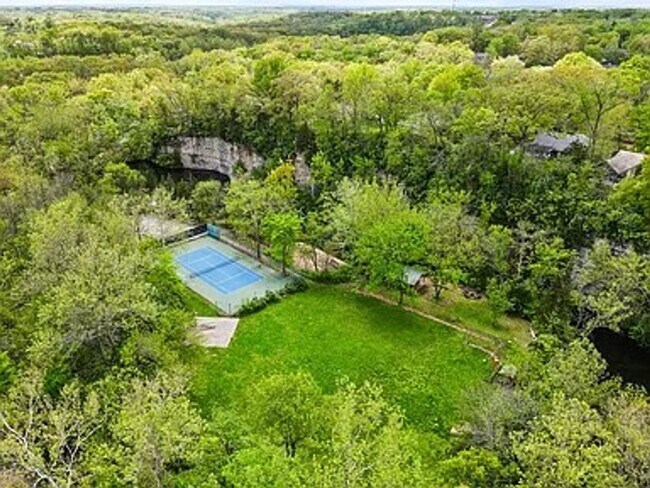 Building Photo - Marvelous 4 Bed 2.5 Bath House In Quarry H...