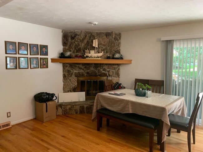 Building Photo - Home For Rent in Papillion