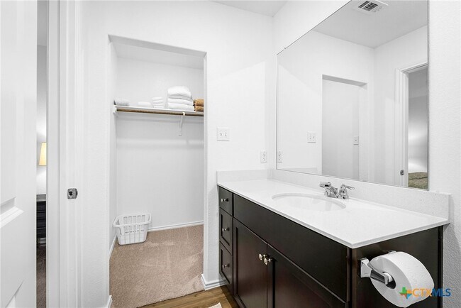 Building Photo - 175 Amber Gln