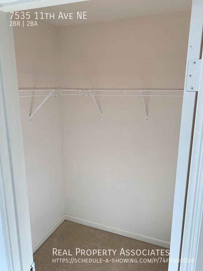 Building Photo - Maple Leaf Townhouse Available