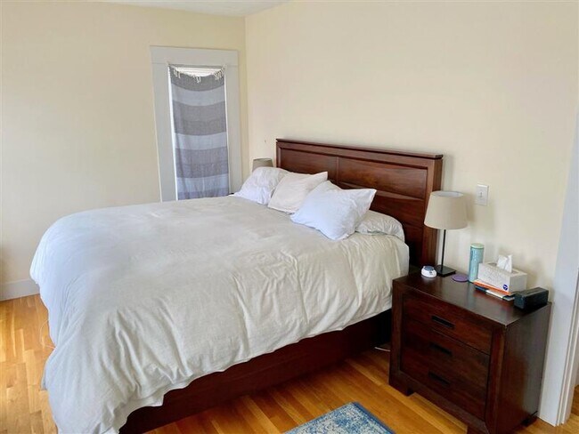 Building Photo - 14 Rockland Pl