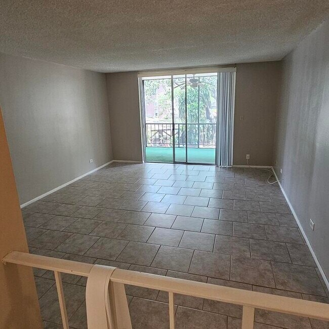 Building Photo - 3690 Inverrary Dr