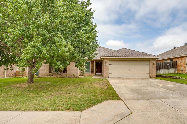 Primary Photo - Spacious 4 Bed, 2 Bath Home in Ranch at Ea...