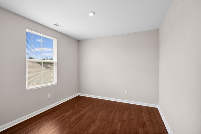 Building Photo - ?Beautifully F?resh Painted Carpetless 4-B...