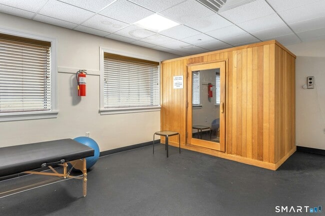 Building Photo - 143 Hoyt St