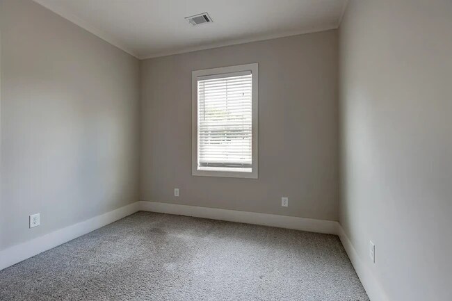 Building Photo - 2032 Herman St