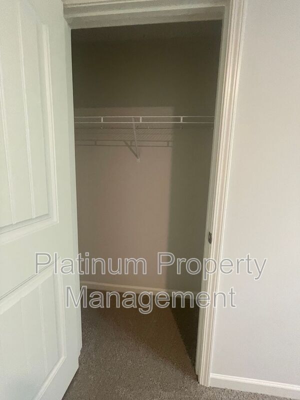 Building Photo - 551 Stoneybrook Dr