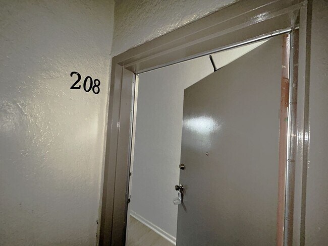 Building Photo - 3316 San Marino St Apartments