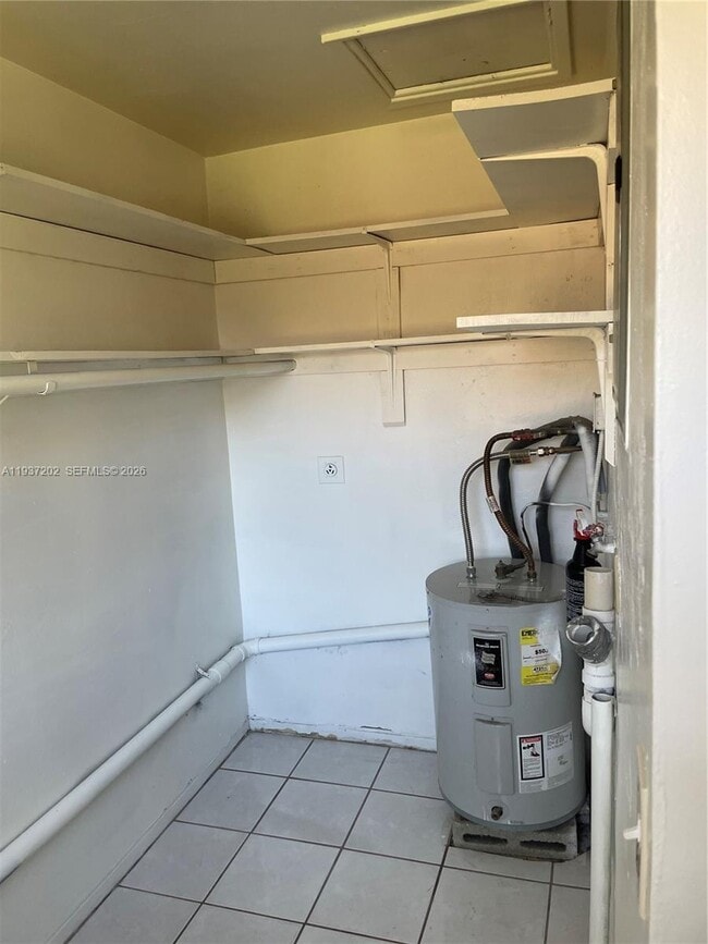 Building Photo - 2347 NW 28th St