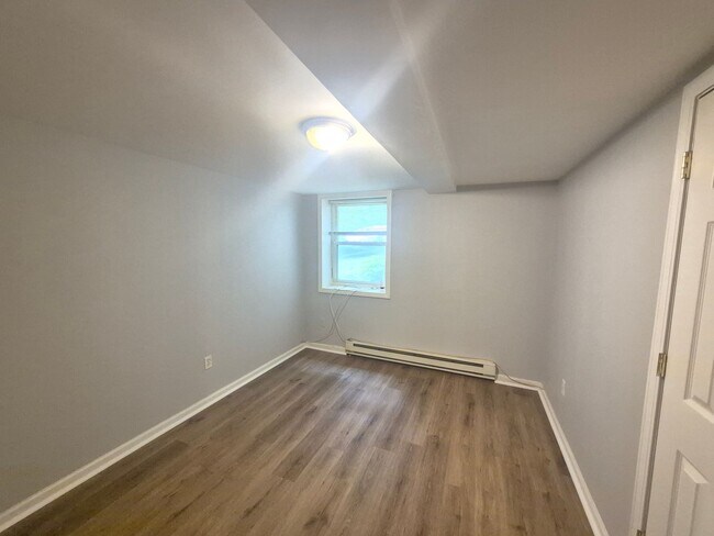 Building Photo - 14 Edgewood Rd