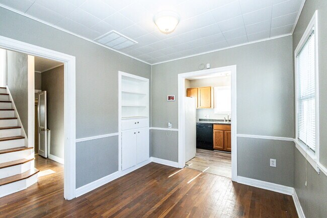 Building Photo - Cozy 3-Bedroom Home Available for Summer Pre-Lease