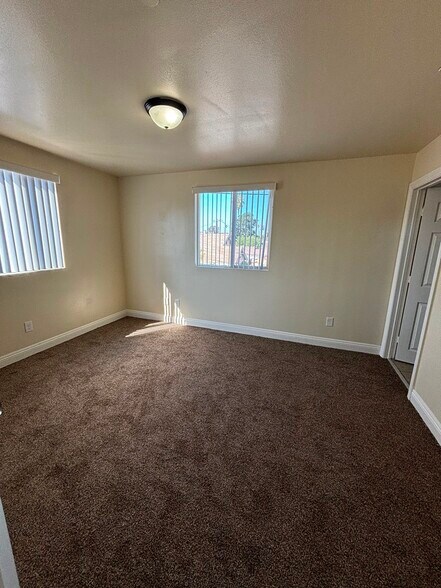 Building Photo - 324 W 77th St