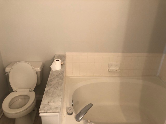 Building Photo - 3 Bedroom 2.5 bath w/1 car garage - Countr...