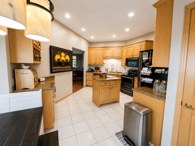 Building Photo - 13904 Shoreside Ct