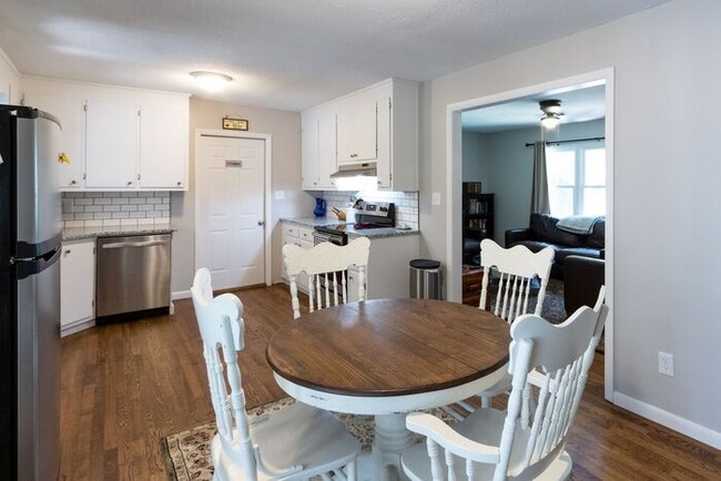 Building Photo - 294 Lemont Dr
