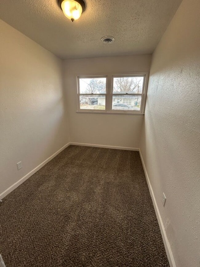 Building Photo - Beautiful 3bd/1bath