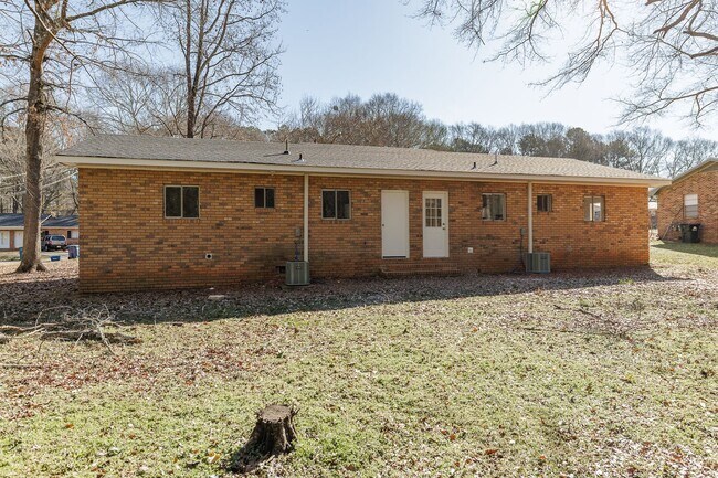 Building Photo - Fully Updated 2-Bedroom Home with Spacious Backyard & Prime East Athens Location!