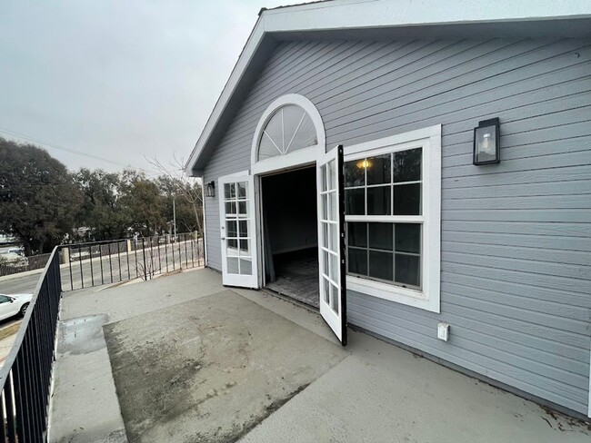 Building Photo - Newly Remodeled 3 bed 2.5 bath Long Beach ...