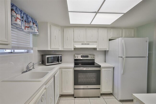 Building Photo - 801 83rd Ave N