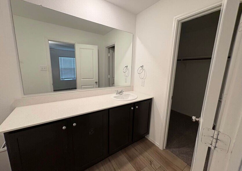 Building Photo - 1256 Mosely Cir
