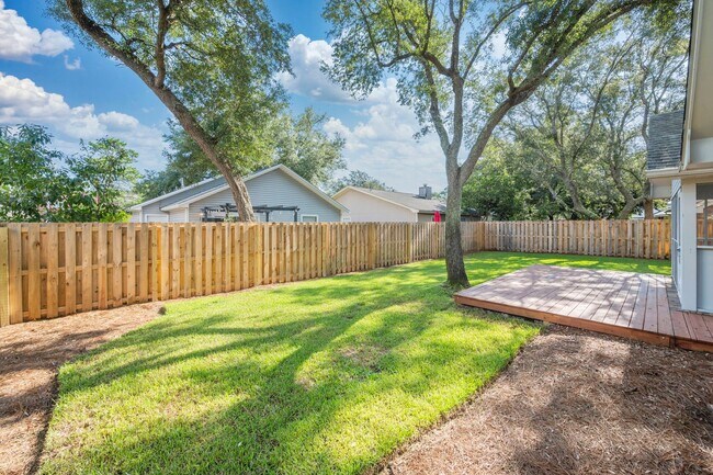 Building Photo - Updated 3BR in Bluewater Bay!!
