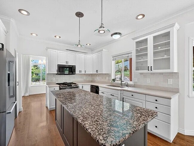 Building Photo - 14757 Brewster Dr