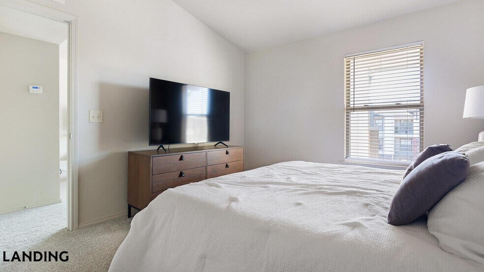 Building Photo - 701 W 101st Pl S