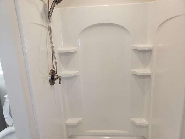 Building Photo - 2 Bancroft Rd