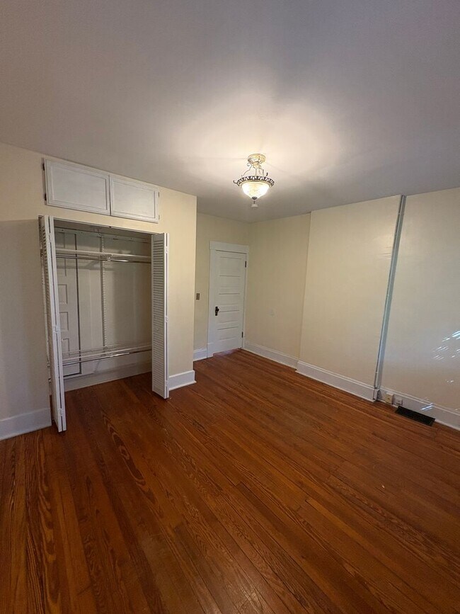 Building Photo - 2 bedroom Apartment Near German Village