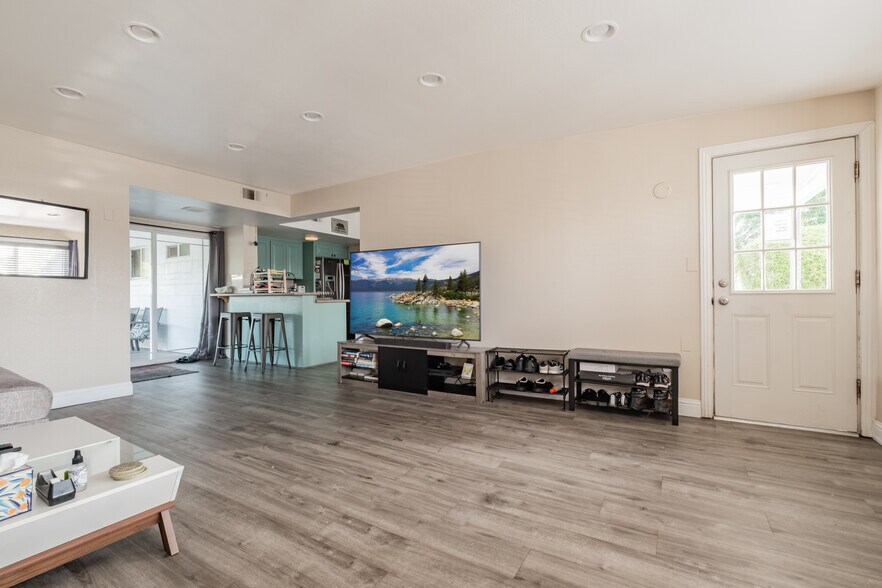 Building Photo - 5521 27th Ave