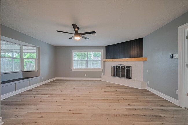 Building Photo - 2219 Raspberry Ln